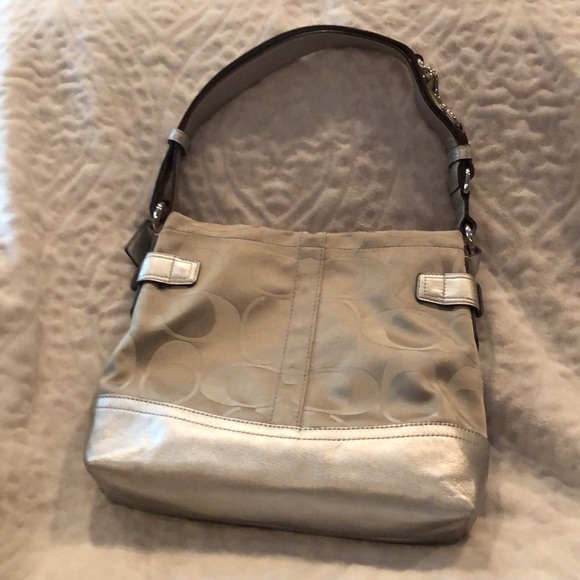 Gorgeous Coach gray an silver leather pink lining 12x10x3 9” drop strap - Picture 3 of 11